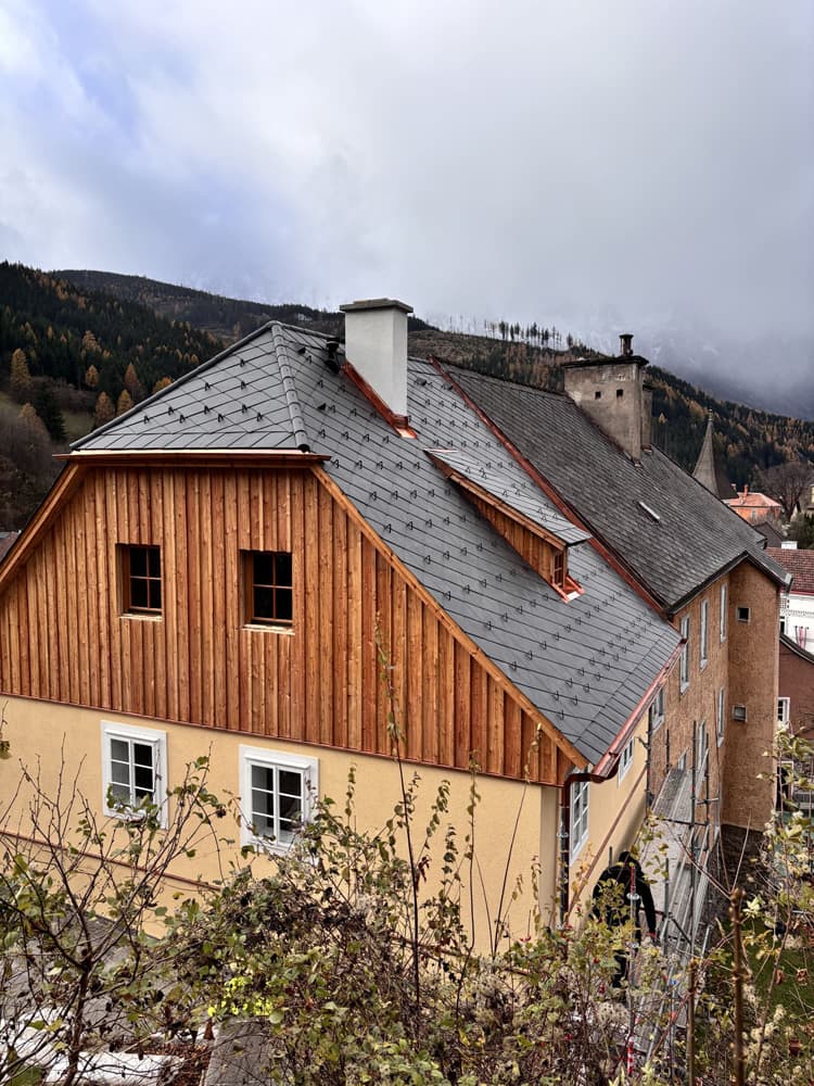 Dach mit Kupfer
